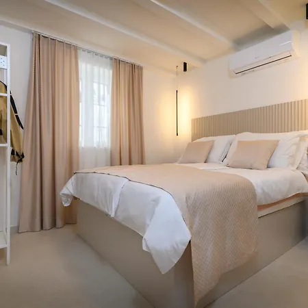 S27-new House In The Centre Ferienhaus Split