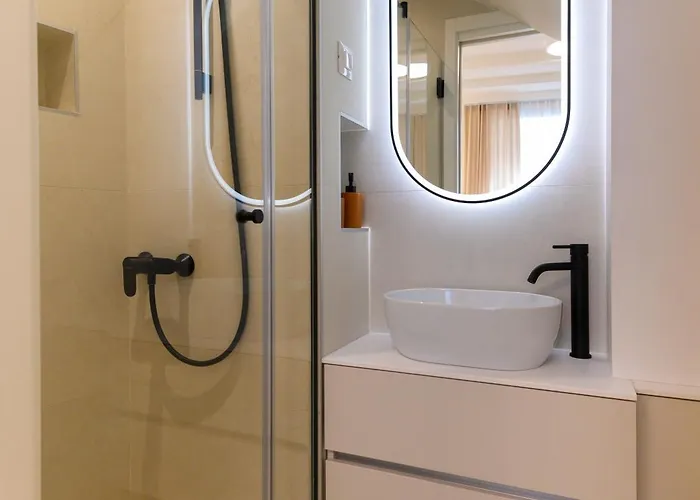 S27-new House In The Centre Split