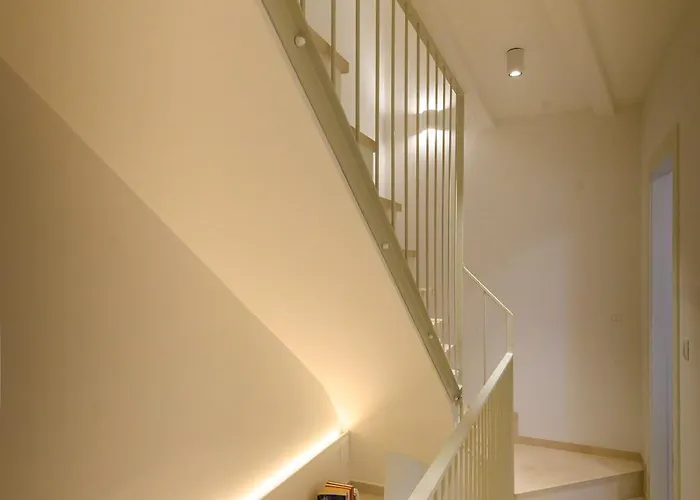 S27-new House In The Centre Split