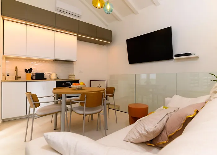 S27-new House In The Centre Split