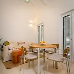 Vikendica S27-Modern House In The Old Centre With Parking