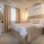 S27-Modern House In The Old Centre With Parking *