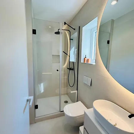 S27-new House In The Centre Split