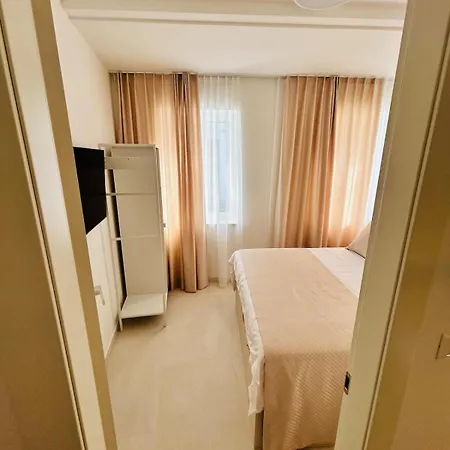 S27-new House In The Centre *