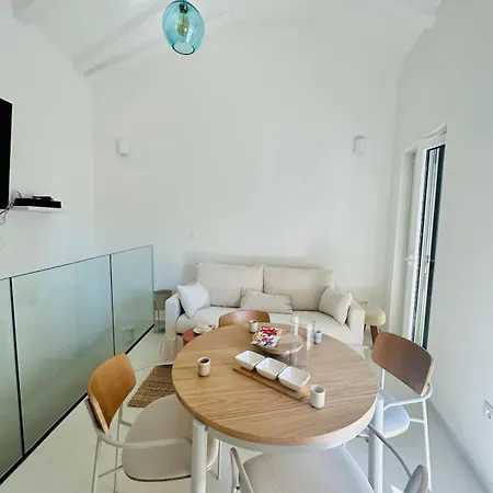 S27-new House In The Centre Split