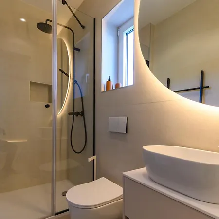 S27-modern House In The Old Centre With Parking Будинок відпочинку *