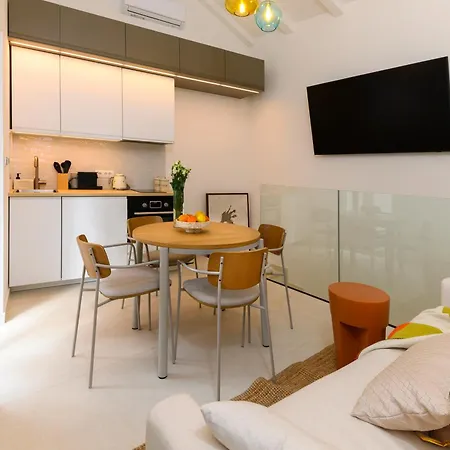 S27-modern House In The Old Centre With Parking Будинок відпочинку Спліт
