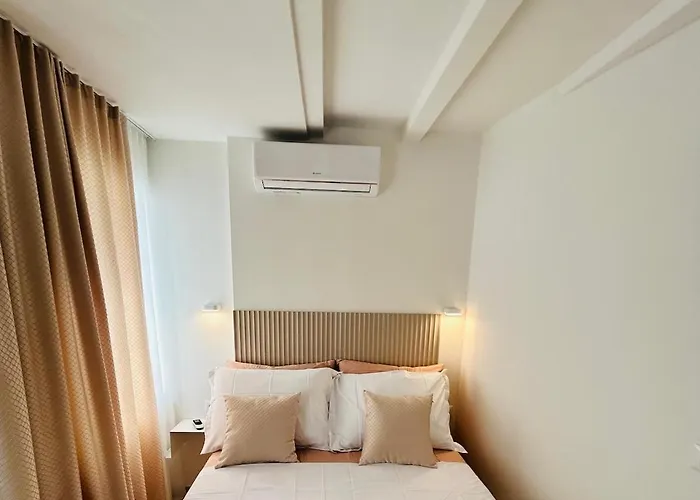 S27-new House In The Centre *