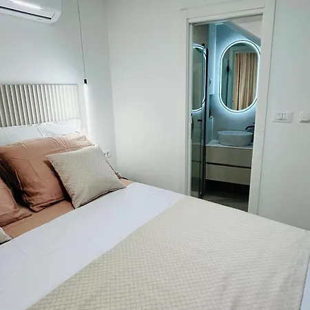 S27-new House In The Centre سبليت