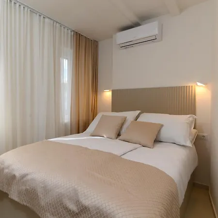 Vakantiehuis S27-modern House In The Old Centre With Parking *